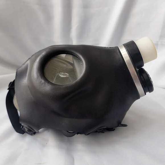 Vintage Israeli Gas Mask M1 with Filter and Original Box 1970s 40mm‎ NATO Thread